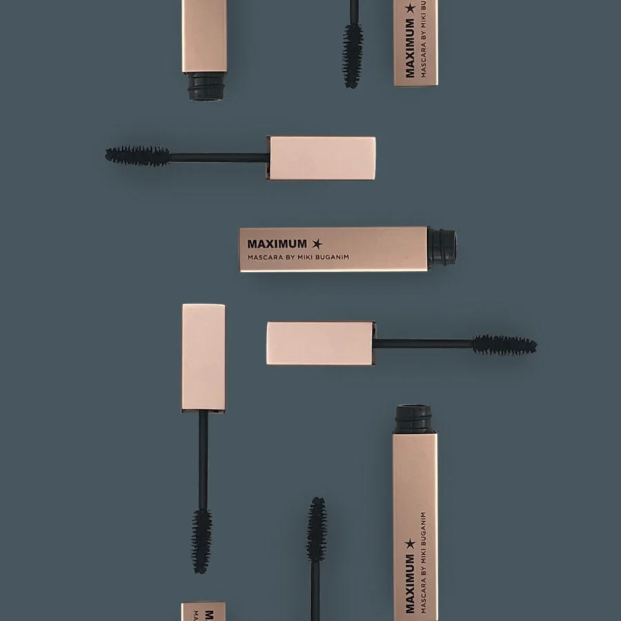 מסקרה רקע כחול